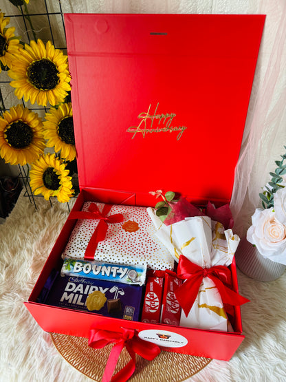 Anniversary hamper with cupcake