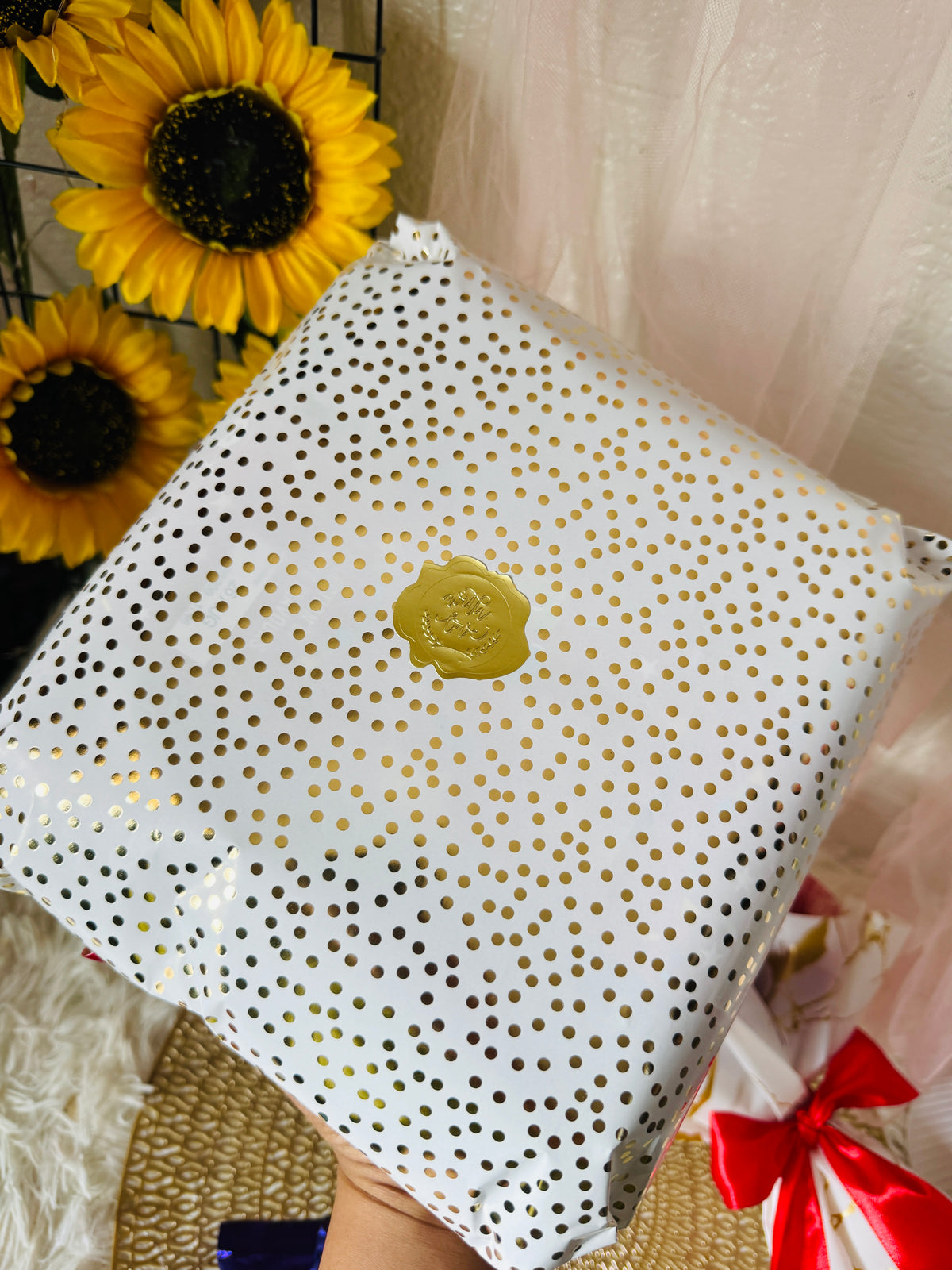 Anniversary hamper with cupcake