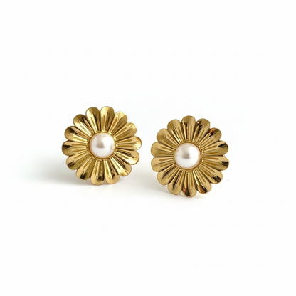 Clean White - Pearl Daisy Earrings