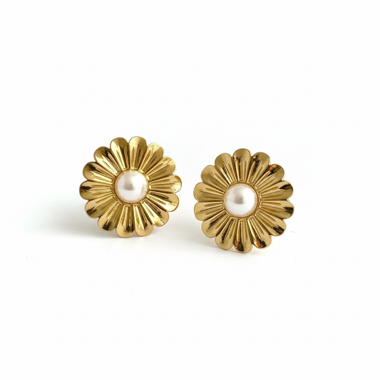 Clean White - Pearl Daisy Earrings